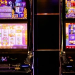 Мир онлайн казино и азартных игр на экране устройства